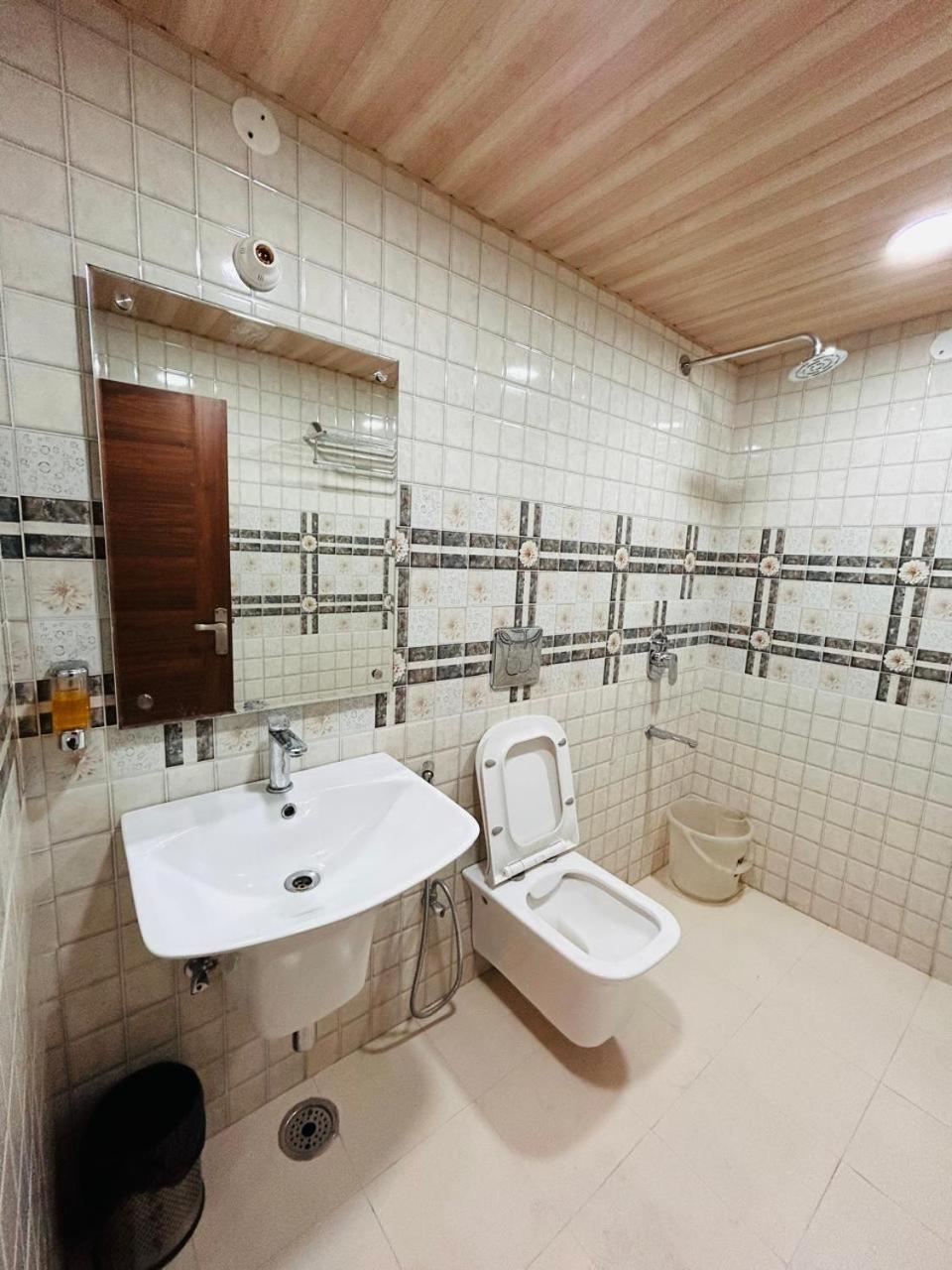 Yog Maya Regency B&B Шімла Екстер'єр фото